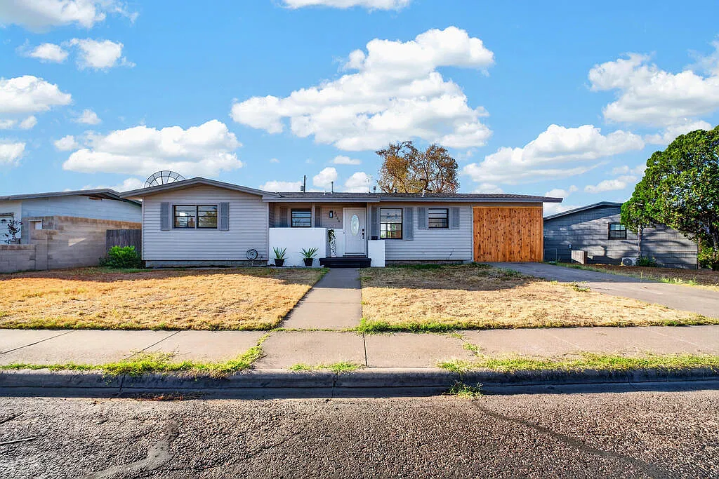 4 bed, 2.0 bath, 1628 sqft, $2,500 — Photo 4