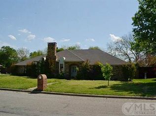 2106 Pecan St, Bonham, TX 75418