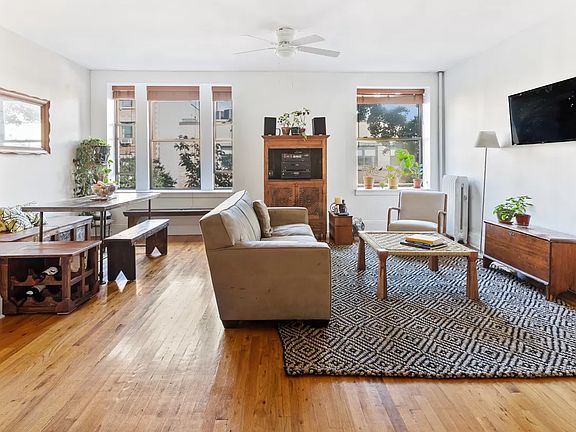 2nd image of 250 Park Pl APT 2A