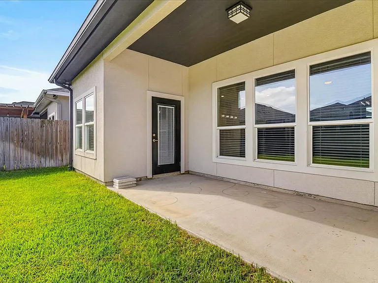 6718 Stuyvesant Ct — Photo 19