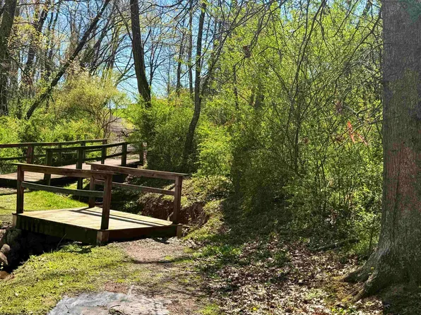 Pearcy Ave, Bridgeport, WV 26330