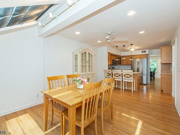 3rd image of 31 Lockley Ct