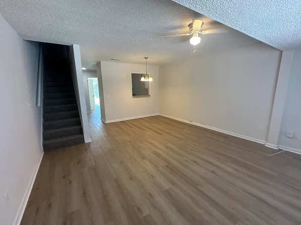 68 W 11th St, Atlantic Beach, FL 32233