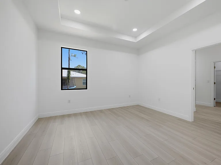 8010 Sandalwood Ln — Photo 13