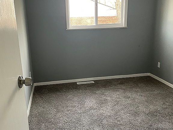 5th image of 865 N Hill Ln