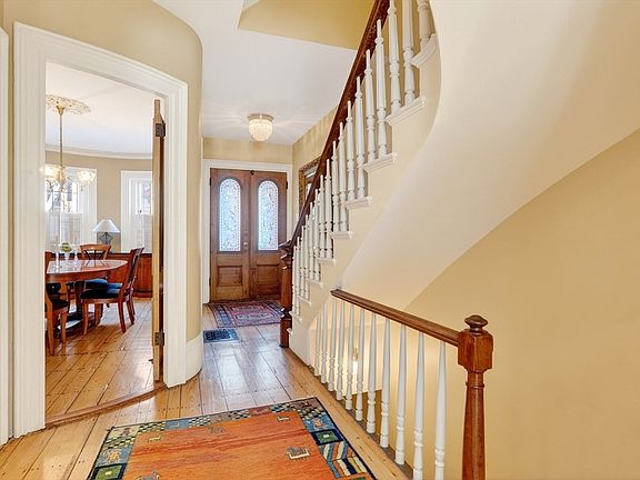 4th image of 70 Montgomery St