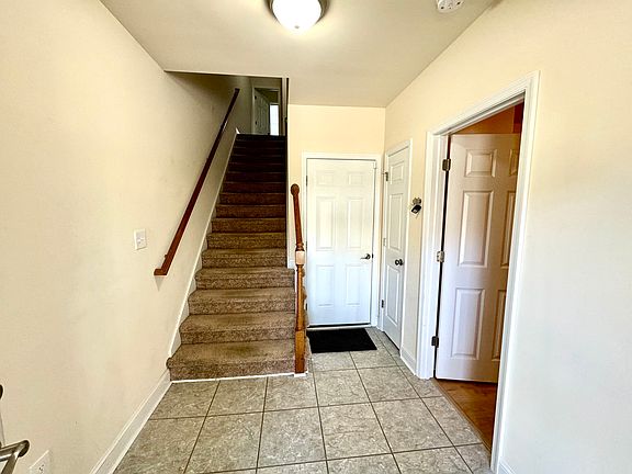 3rd image of 2975 Woodland Ave