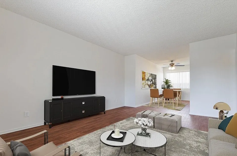 344 S Hobart Blvd #10
