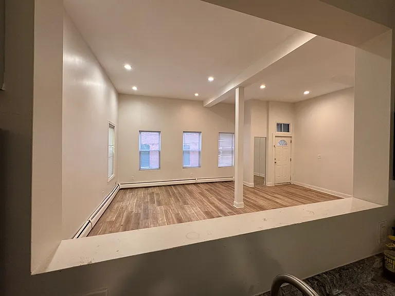 11 Bismarck St — Photo 12