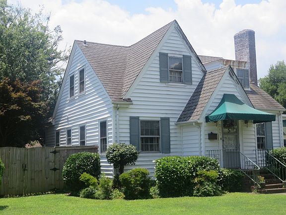 3rd image of 317 Sussex Dr