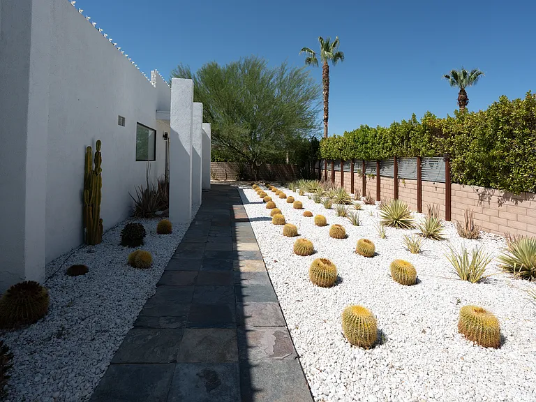 72640 Desert View Dr — Photo 2