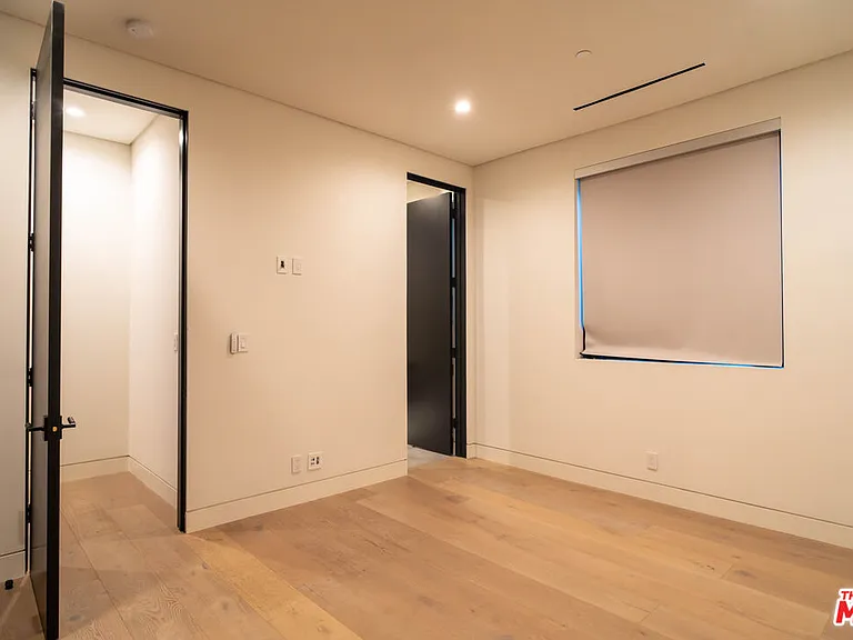 829 N Ogden Dr — Photo 21