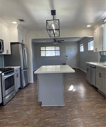 4th image of 628 Harang Ave
