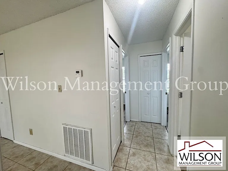 1013 Arizona Ct — Photo 12