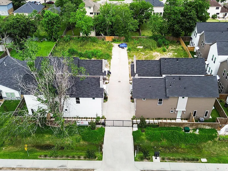 7504 Carver Rd #D — Photo 32