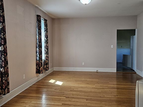 3rd image of 137 Paine St #1