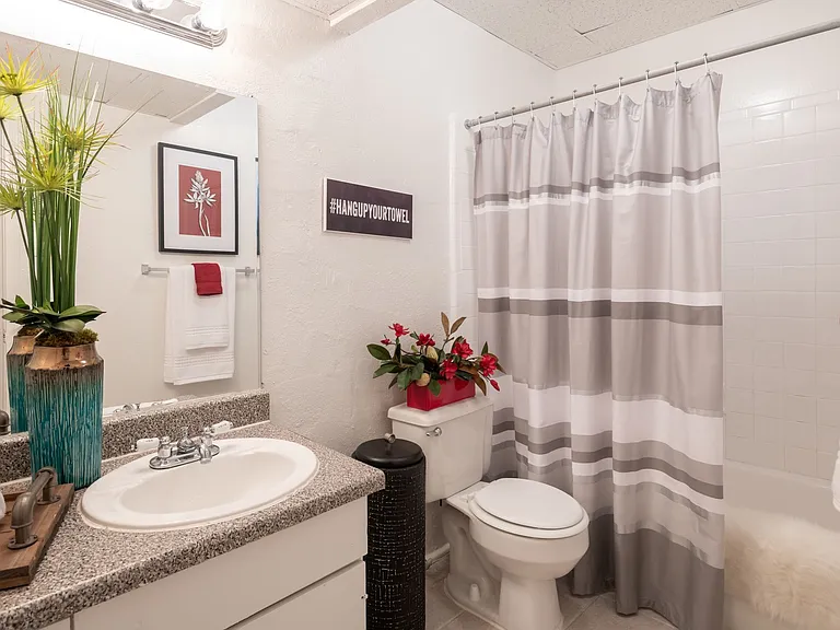 Valley Creek Apartments — Photo 6