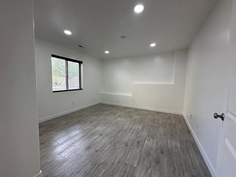 4000 E Mount Airey Dr — Photo 20