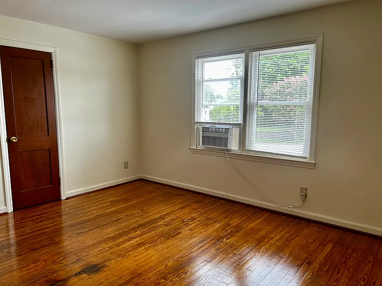 714 Mayflower Dr #B — Photo 3