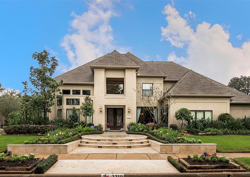 Welcome to Poplar Run Court in Bay Oaks.