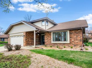 1250 Grace Ct, Downers Grove, IL 60516