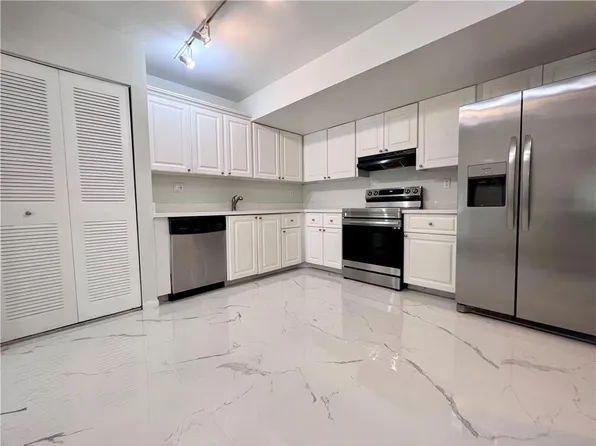 701 N Pine Island Rd APT 303, Fort Lauderdale, FL 33324