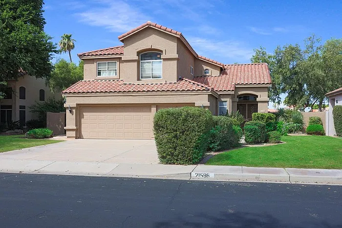 3 bed, 3.0 bath, 2267 sqft, $2,760 — Photo 3