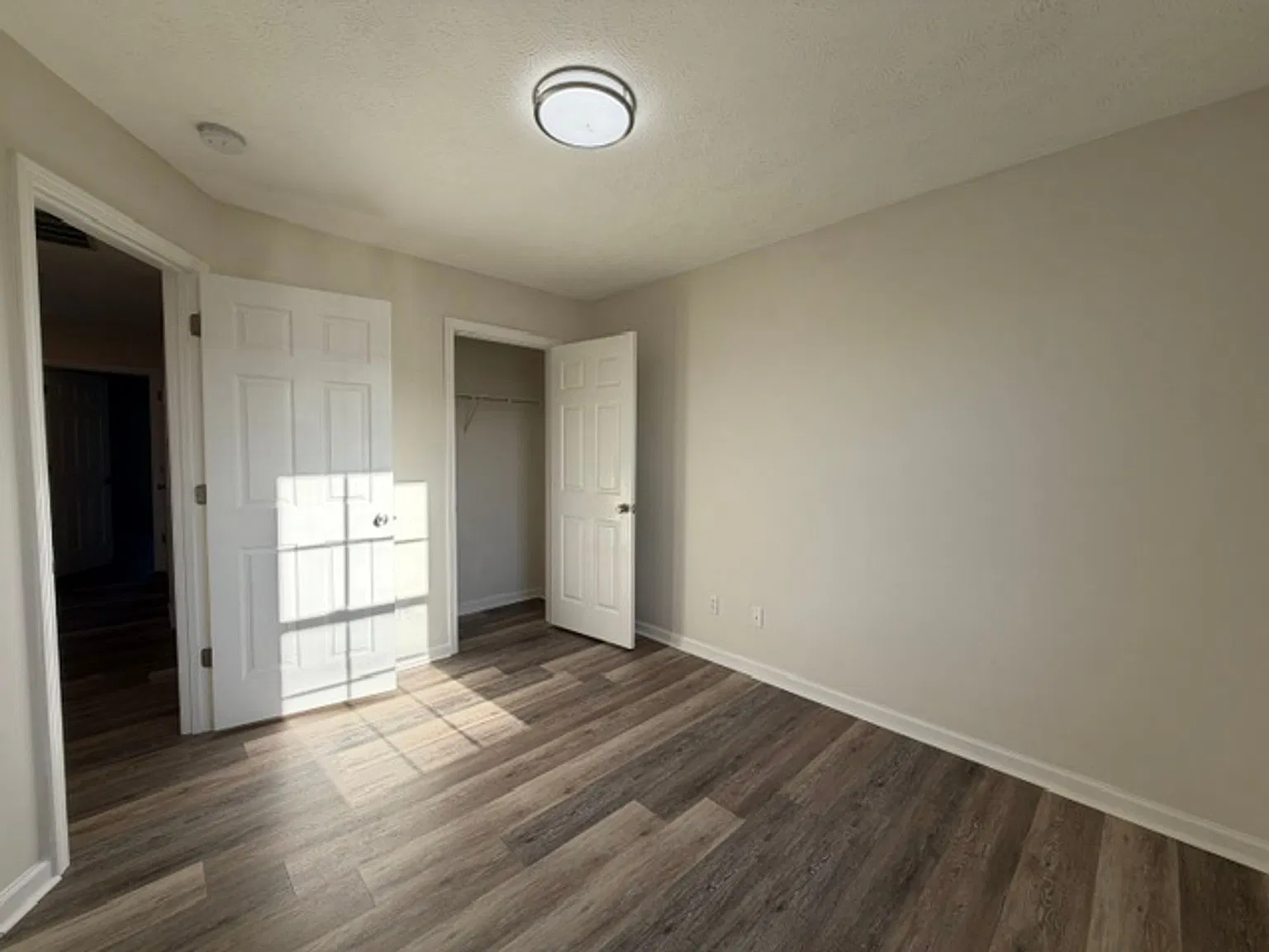 Modern Duplex Living in a Quiet Lawrenceburg Cul-de-Sac — Photo 3
