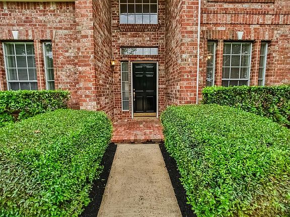 3rd image of 2415 Rose Hollow Dr