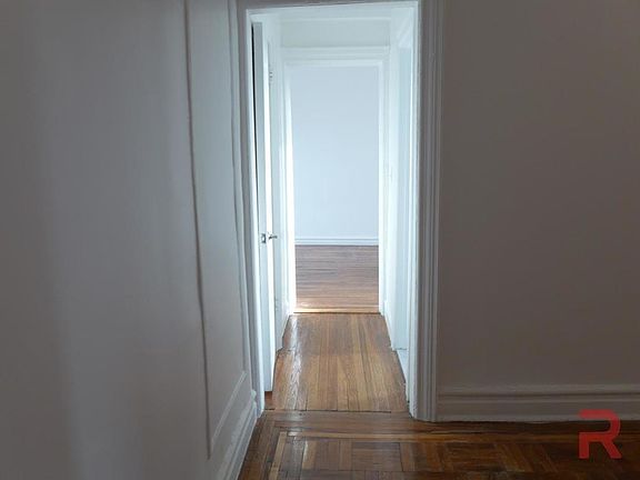 4th image of 4791 Broadway APT 4L