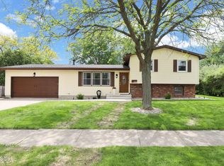 1443 Rosewood Dr, Bowling Green, OH 43402
