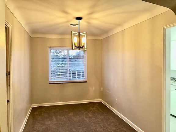 3rd image of 3028 Pemberton Dr #6
