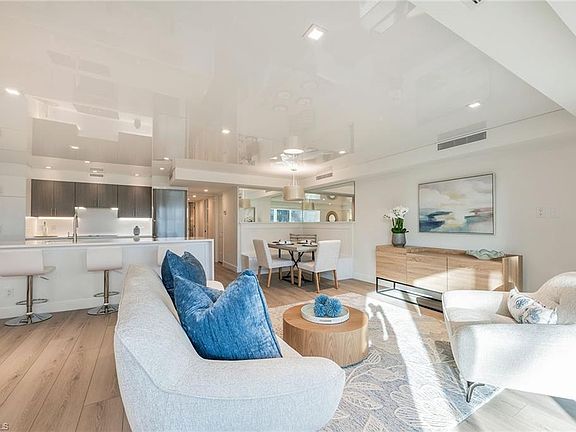 3rd image of 222 Harbour DR #106