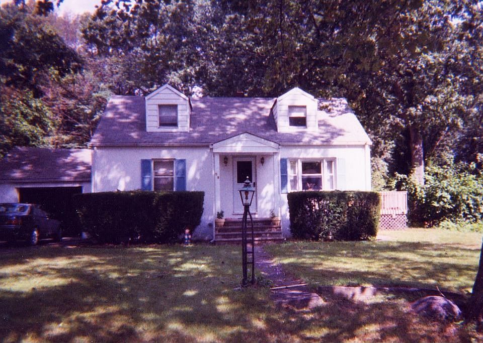 1st image of 18 Cedar St