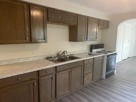 2nd image of 1303 Park Ave E #B