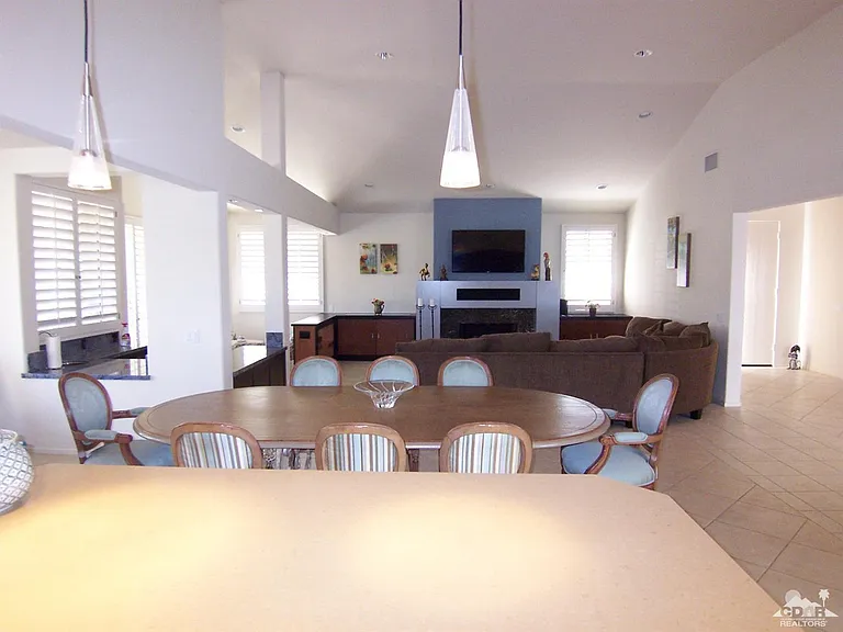 195 Desert Lakes Dr — Photo 6