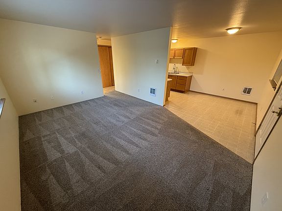 4th image of 1619 127th Ave NE APT C6