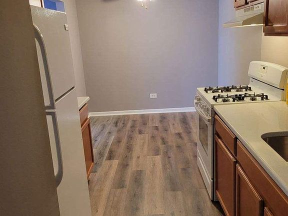 5th image of 9540 S Mayfield Ave #212S