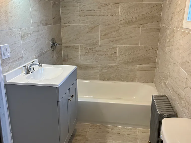 920 Roland Ave — Photo 6