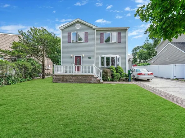 14 Sherman Road, Farmingdale, NY 11735