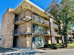 9630 W Higgins Rd APT 3A, Rosemont, IL 60018