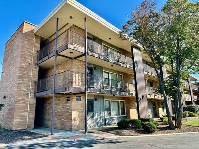 9630 W Higgins Rd APT 3A, Rosemont, IL, 60018