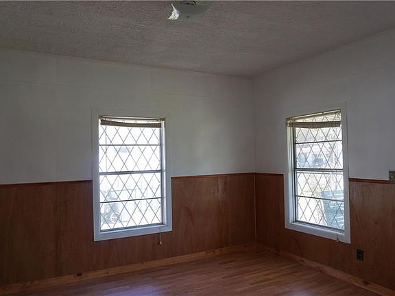 4th image of 120 E College Ave