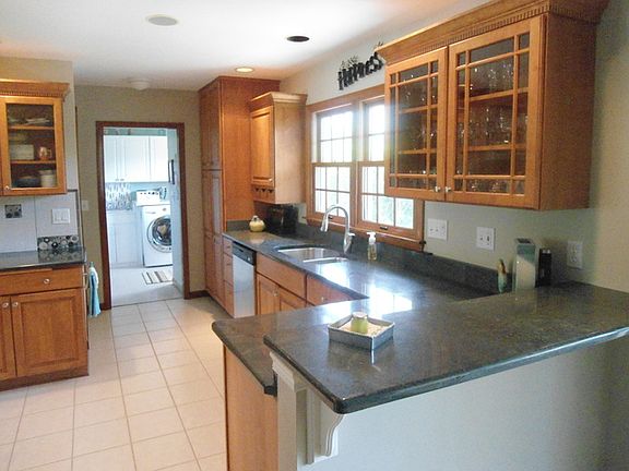 3rd image of 120 Manor Dr