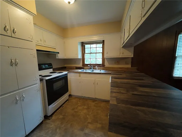 5209 Maudelayne Dr N — Photo 2
