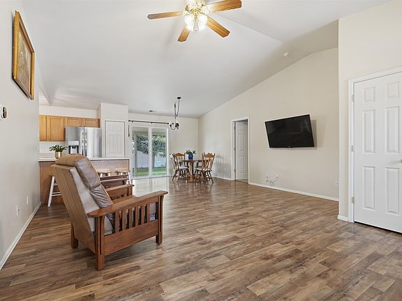 3rd image of 603 Bear Valley Ct