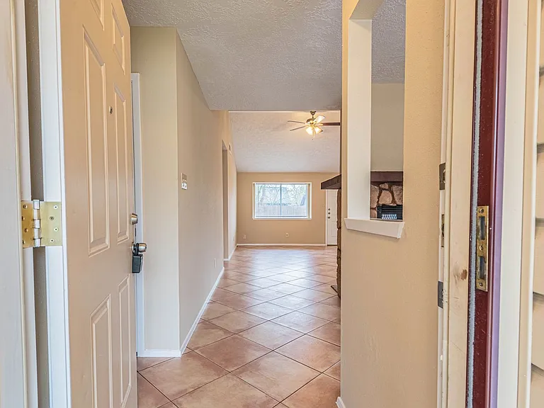 2516 Orion Dr — Photo 2