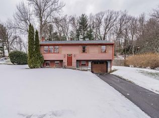 77 Old Farm Rd, Westfield, MA 01085