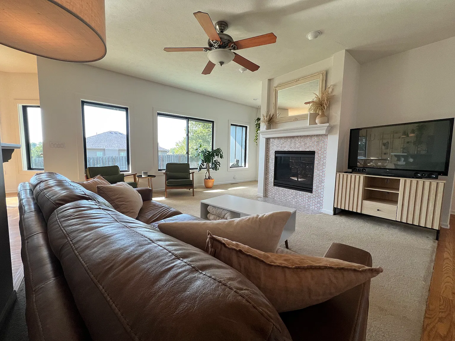 4 bed, 2841 sqft, $3,199 — Photo 2