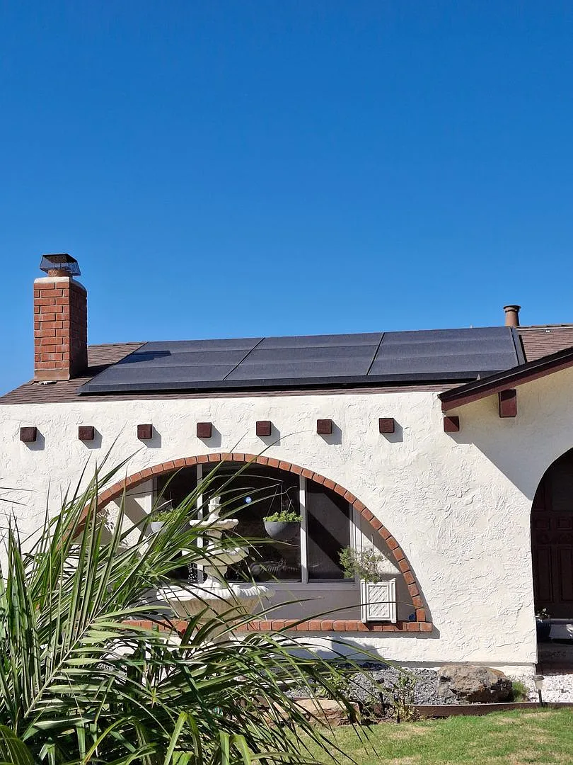 Beautiful 4-Bedroom Home With Central Ac And Solar! Must See — Photo 3